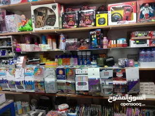  5 بضاعه مكتبه للبيع والمحل للإيجار