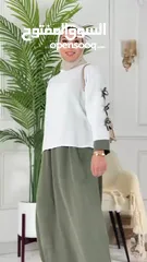  13 طقم انيق وناعم قطعتين فستان واسع مع بلوزه بيضاء بلمسات فيونكا بلبس لوزن 80 كغ