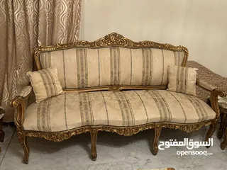  2 صالون ستيل مع 3 طاولات رخام و ثريا كريستال