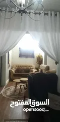  1 كنب خمس مقاعد وكورنر 11 مقعد بس