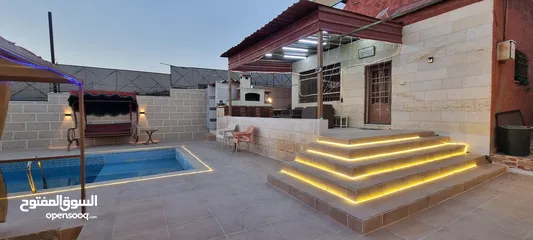  1 منزل مع مسبح وكراج للبيع