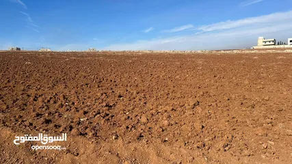  18 مادبا  غرب دورية الشرطة  مدخل مادبا الشرقي 6 دونم ارض  سكنيه مميزة عل شارع معبد