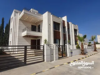  17 فيلا للبيع في طريق المطار  بتشطيبات فندقية قرب جامعة الشرق الأوسط