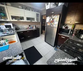  5 شقه للبيع بسعر مغري جدا مع اجهزه كهربائيه... يوجد مجال للسعر للجادين من المالك مباشرة