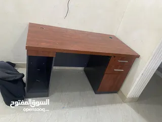  3 طاوله كمبيوتر نظيفه