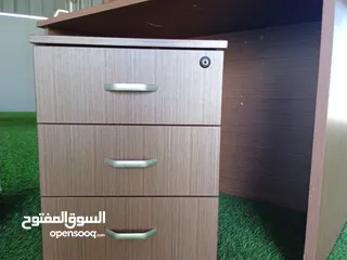  3 طاوله مكتبيه للبيع