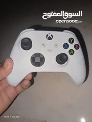  2 يد Xbox series s مستعملة استعمال بسيييط اخو الجديد مع كفالة 3 اشهر ولتفاصيل أكثر احكي معي خاص