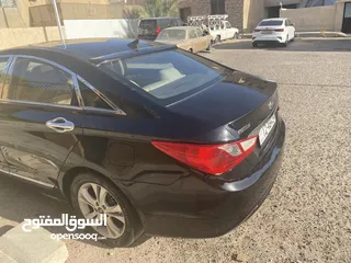  10 هيونداي سوناتا 2011 لون اسود ، لون الفرش الداخلي بيج. بلد الصنع كوريا للبيع