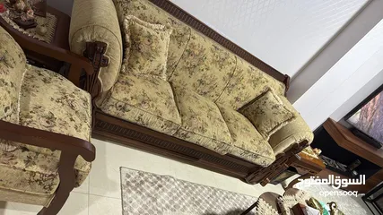  1 طقم كنب 7 مقاعد بحال الجديد