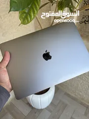  1 MacBook pro- للبيع بسعر ممتاز -2017