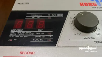  2 جهاز KORG DDM-220 هو من أشهر آلات الطبول الرقمية القابلة للبرمجة التي أُطلقت في الثمانينيات.