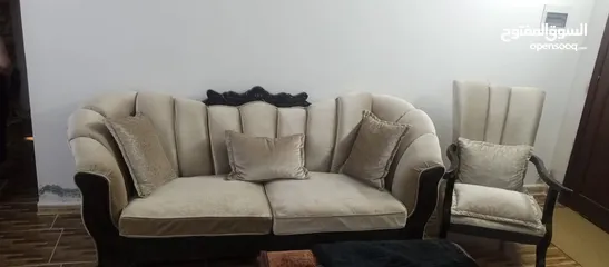  3 طقم كنب بحال الوكالة مثل ما هو موضح بالصور