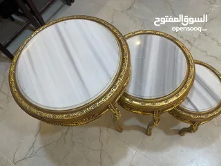  3 طاولات مصري فاخرة بحالة ممتازة – 3 قطع
