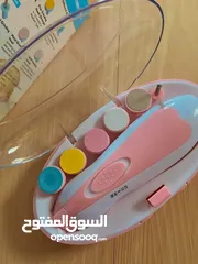  1 مبرد أظافر كهربائي للأطفال الحل الأمثل لمشكلة أظافر الأطفال  يحتوي على 6 رؤوس متعددة .