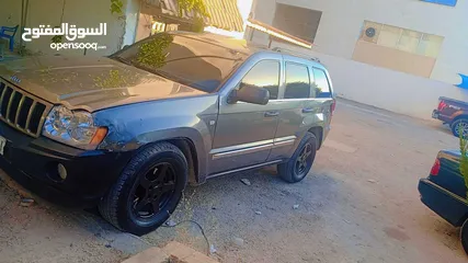  4 جيب شيروكي ليمتد للبيع موديل 2007 فحص جيد خلفي قصعات امامي ماتور 4700cc  منتهي ترخيص صحتها كويسه