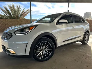  1 Kia Niro Hybrid Clean title 2019