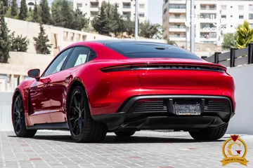  3 Porsche Taycan 2022