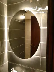  24 العرض لفتره محدوده  تشكيله واسعه من المرايا والديكورات
