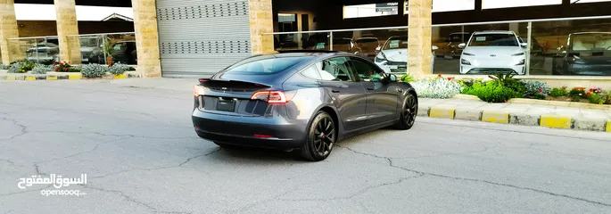  5 تيسلا 2023 MODEL 3 فحص كامل 4 جـيـد ممشى قليل 20 الف بحالة الوكالة لون فيراني مميز بسعر محرووق ولقطة