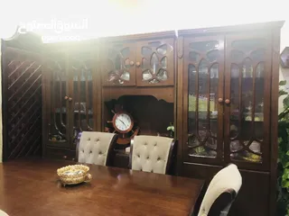 7 طقم كنب زان 7 مقاعد بحالة ممتازة و بوفيه 3 قطع خشب ثقيل للبيع المستعجل بسعر حرق