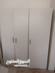  3 غرفة كاملة ايكيا مكونة من سرير طابقين و خزانة ملابس ووحدة ارفف ومكتبة بحالة الجديد استعمال خفيف جدا