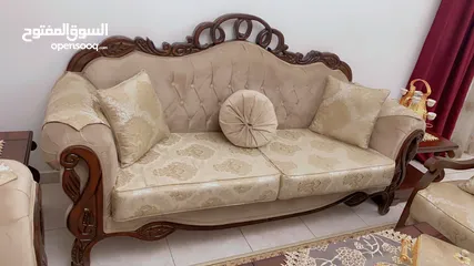  2 طقم كنب استعمال خفيف خشب ممتاز غير مهلوك ابدا ولا فيه اي خشط