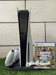  8 بلايستيشن 5 مستعمل بحالة ممتازة مع 2 ايد وسي دي GTA 5 و Fifa 2023