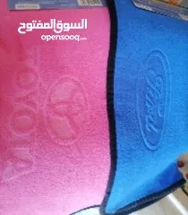  2 عندي ممسحة مايكروفايبر زرقا فورد ب دينار ونص
