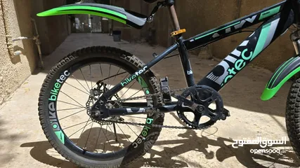  4 دراجه هوائيه نمره 20 بصفات ممتازه من نوع biketec، و مناسب الأجواء الحاليه.