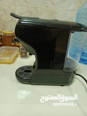  1 جهاز صانع القهوه واحد في ثلاثه  استخدام قليل  