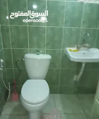  10 شقه للايجار لعائله صغيره تتكون من (( غرفتين + صاله  للقعده + حمام + مطبخ ))