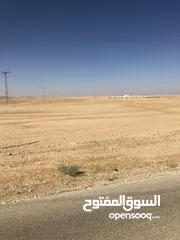  18 في قرية القنيطرة على الشارع المعبد مباشرة كهرباء على امتداد الشارع / مشروع مميز من المالك مباشرة