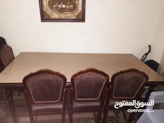  8 طاولة سفرة للبيع مع 8 كراسي بحالة ممتازة جدا