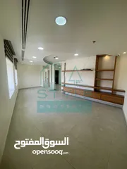  3 مكتب فاخر للايجار في شارع عبدالله غوشة (مجمع الحسيني) طابق عالي باطلالة