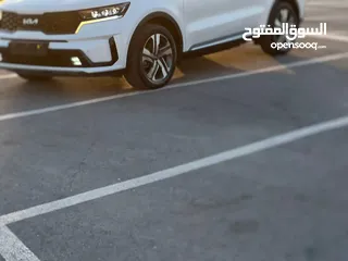  18 كايا سورينتو /2022 فل الفل  فتحة سقف بانوراما  4x4 ///240Hp بنزين + كهرباء  ( Haybrid) 1600cc