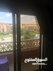  7 شاليه مكيف بقريه روزانا الساحل الشمالي يطل علي حمام السباحة وقريب من البحر
