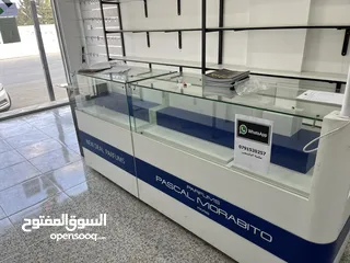  3 ديكور كامل ارفف و ألواح تعليق وبترينات بحالة ممتازة