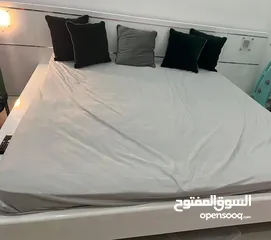  1 سرير غرفة نوم