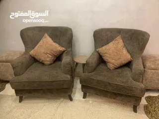  4 غرفه معيشه 7 مقاعد و طاولات و ديكورات