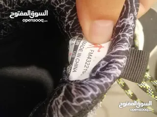 4 حذاء رياضي اصلي نوع hoka نظيف جدا كأنه مش ملبوس نمرة 42 نعل فوم بسعر 15 د نهايته