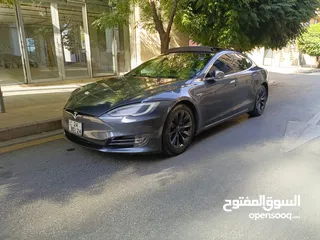  18 TESLA MODEL S2016