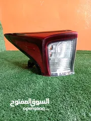  3 تويوتا بريوس 2019/2022 حاضنة نمرة غطاء خلفي  عاكسة صندوق خلفي بريوس2019/2022اضوية خلفية تويوتا بريوس