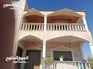  1 منزل مستقل للبيع مساحة 442 مكون من طابقين  الطابق الاول مستقل وشقتين الطابق الثاني كل شقه مستقله