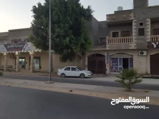  1 منزل من دورين واربع شقق على الطريق مباشر