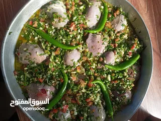  22 شيف شرقي وغربي وسلطات ابحث عن عمل خبرة في الاكل العربي والغربي والسلطات خبره اكثر من 15سنه