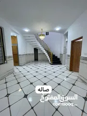  11 منزل للبيع