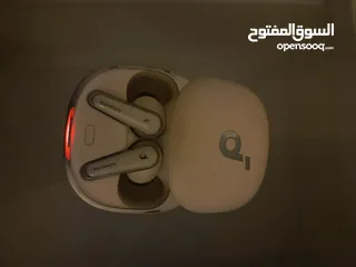  8 عندي ساعة ابل اصلي وسماعات ابل للبيع الساعة شريتها 400 وسماعات 300 شغلات ميه بالميه بدي ابيعهم 350