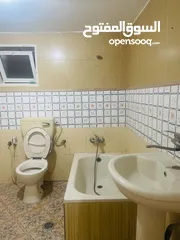  16 شقق سكنيه للإيجار موقعها الخليل راس الجوره مقابل كازيه زيد للمحروقات طابق ارضي