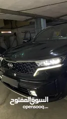  10 كيا سورنتو 2021 لون اسود ملوكي كاملة المواصفات فتحة سقف مع بانوراما سيارة سبورت رياضية جيب 7 مقاعد