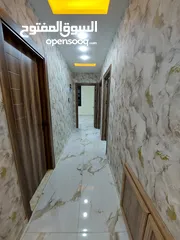  11 .. شقة فارغه فاخره للإيجار ..